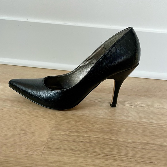 Rampage Black Stiletto Embossed Snakeskin Pumps -size 8 - Picture 3 of 8